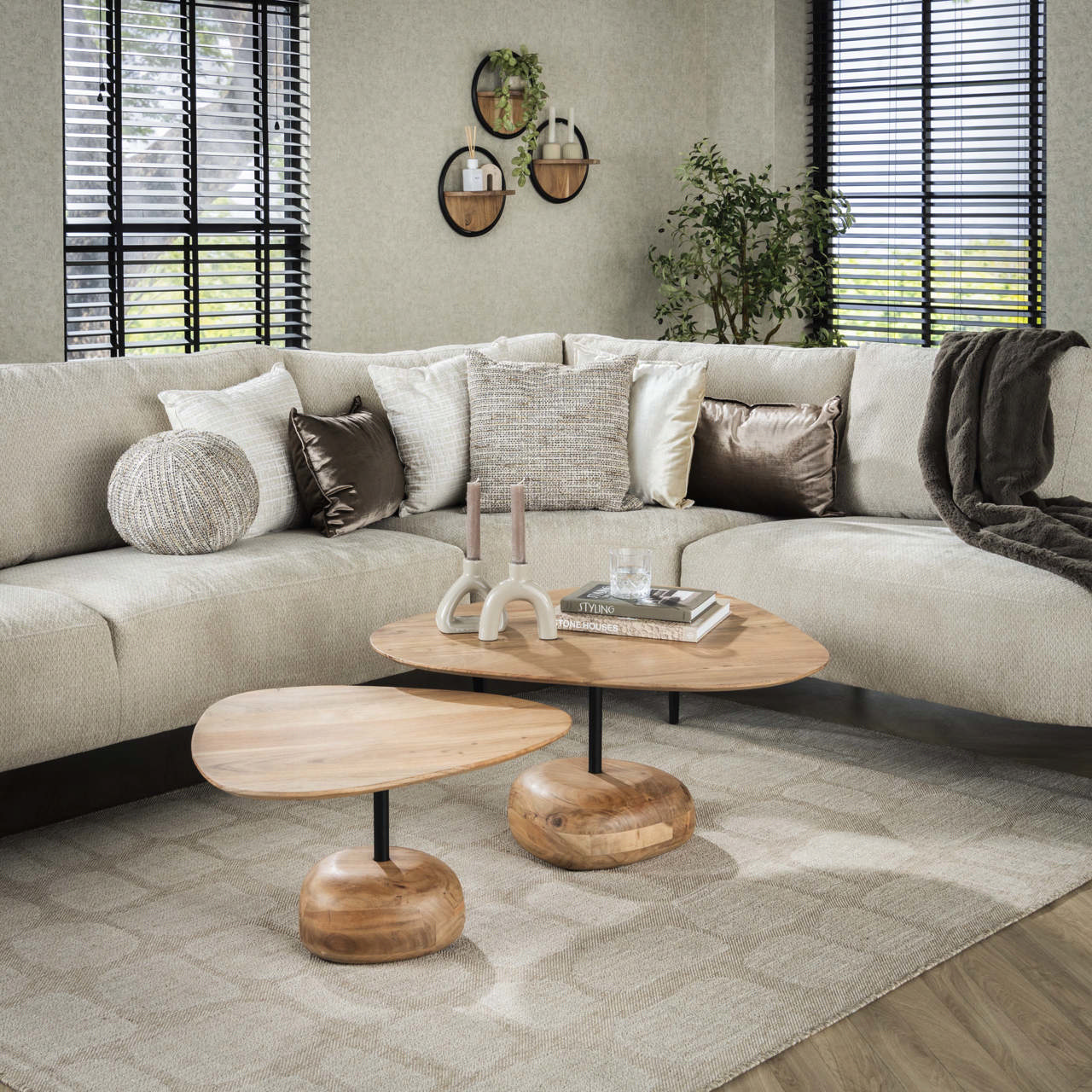 Salontafel set/2 driehoekig blad