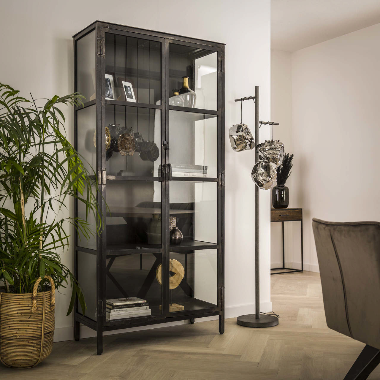 Vitrinekast Rift metal 2 deuren