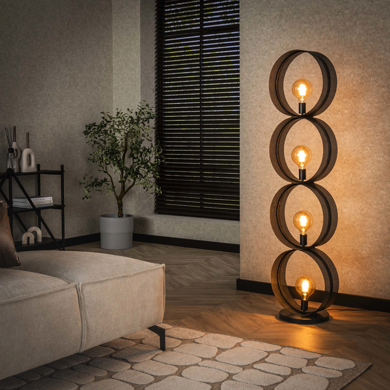 Vloerlamp 4L ring geperforeerd