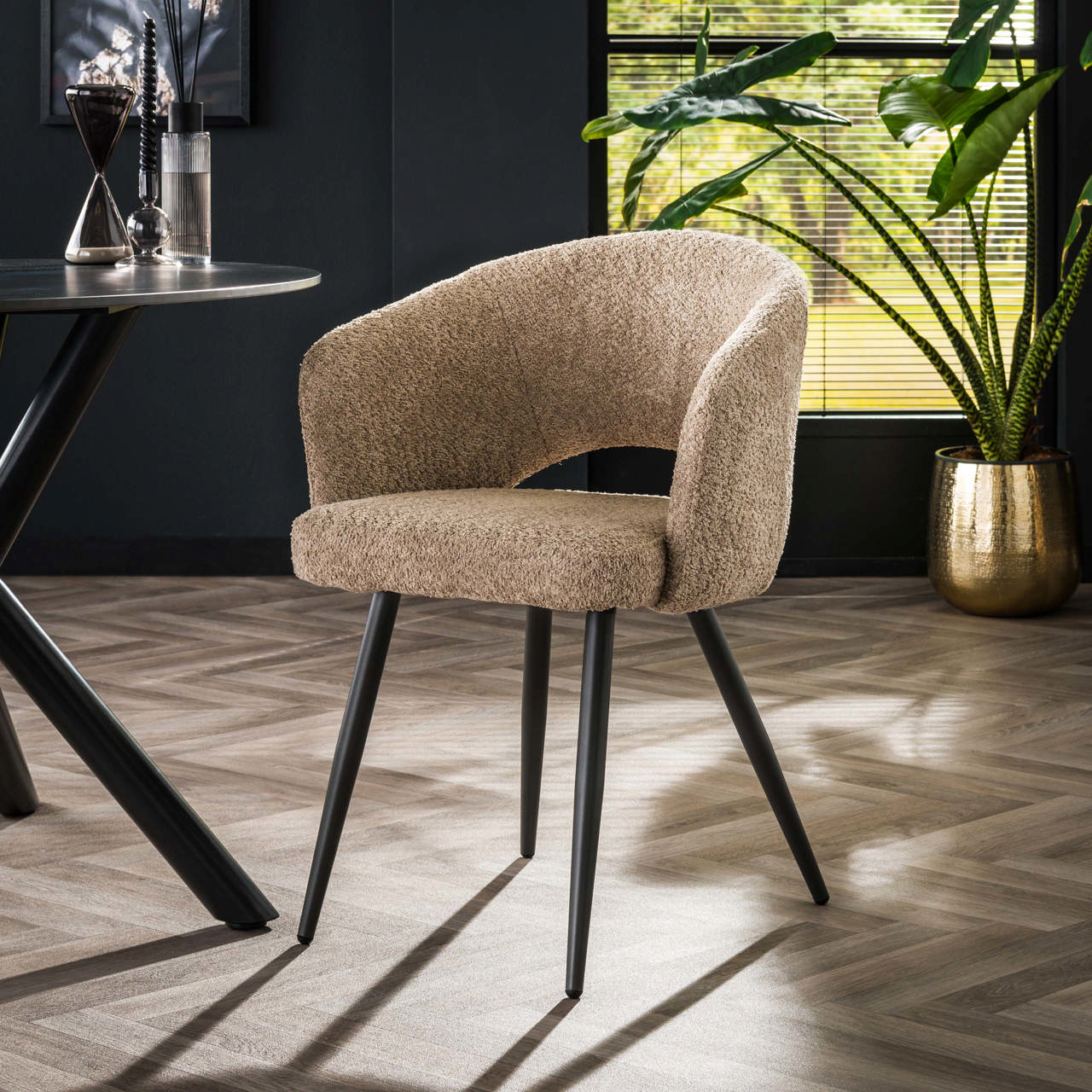 Armstuhl Salon verpackt/2