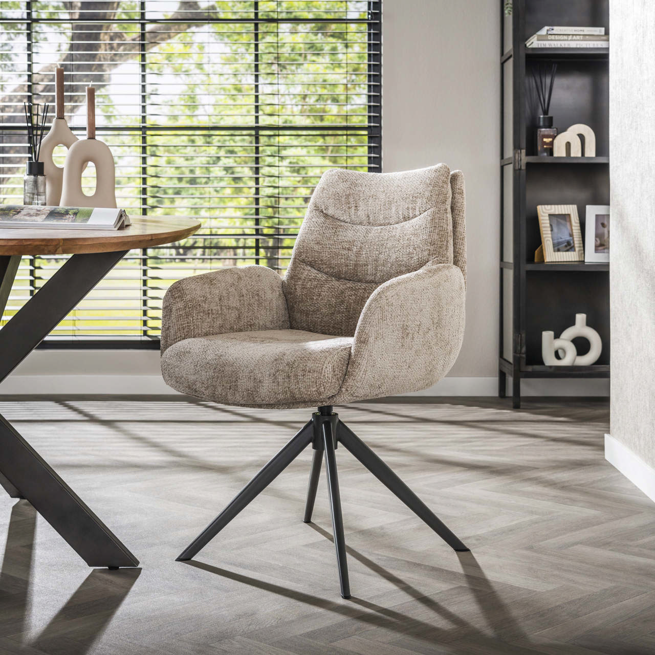 Armstuhl Lounge drehbar verpackt/2