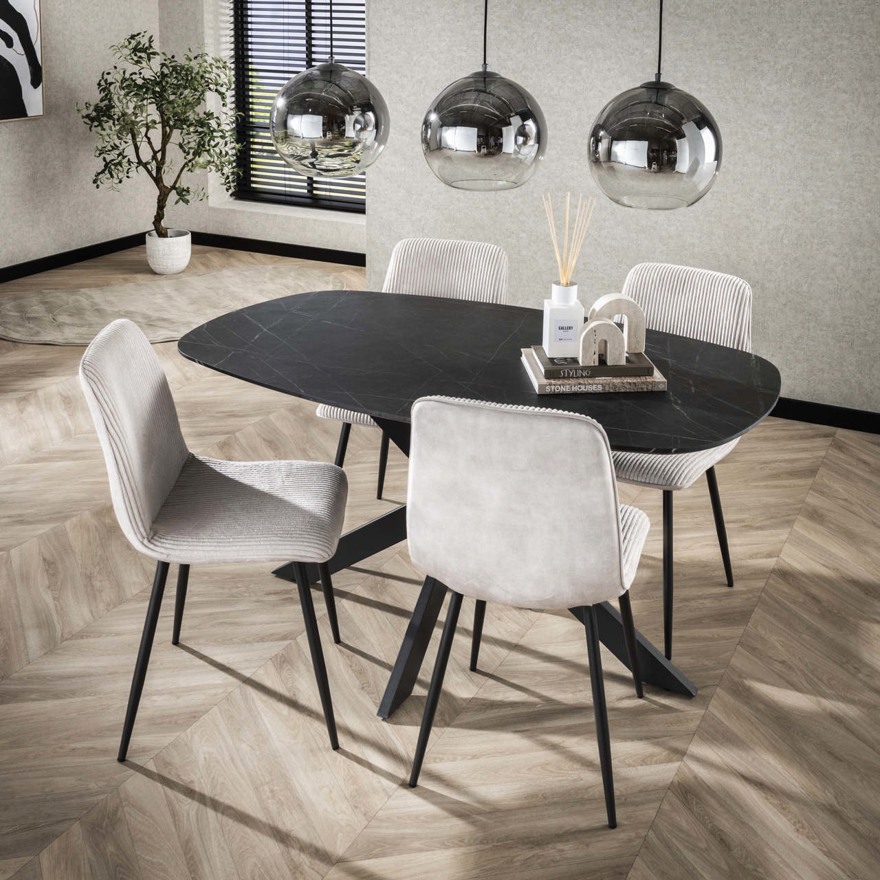 Eetkamertafel 150 deens ovaal